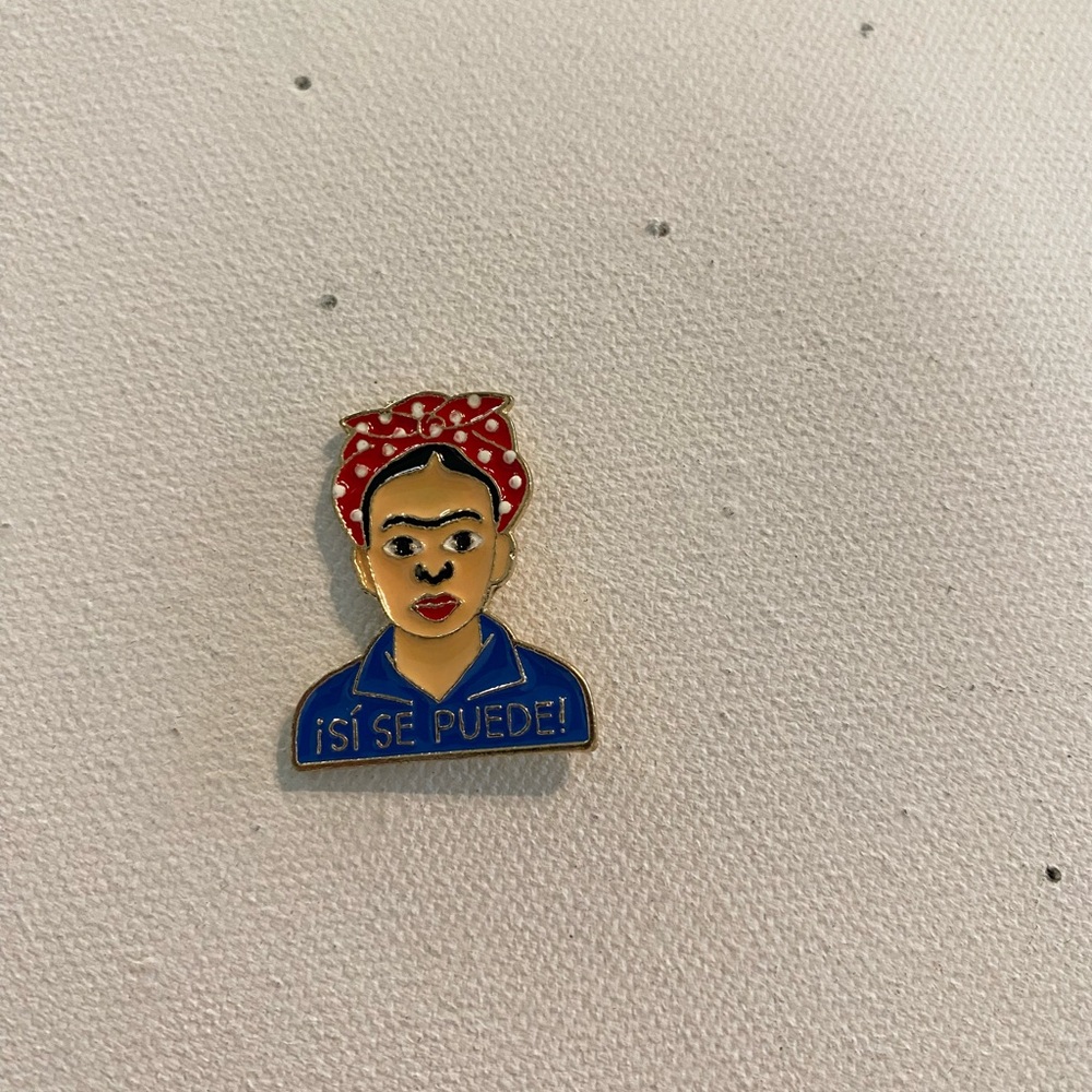 New Frida Kahlo “¡Sí Se Puede!” Enamel Pin - Feminist & Inspirational Accessory